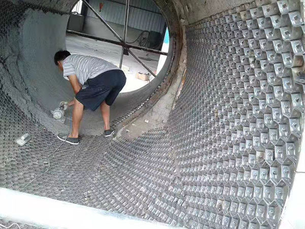 陶瓷鎧裝管道生產(chǎn)中